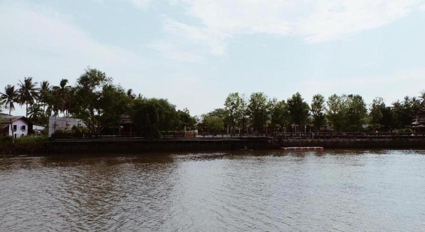 Ruennamyen Resort Amphawa Samut Songkhram Exterior photo