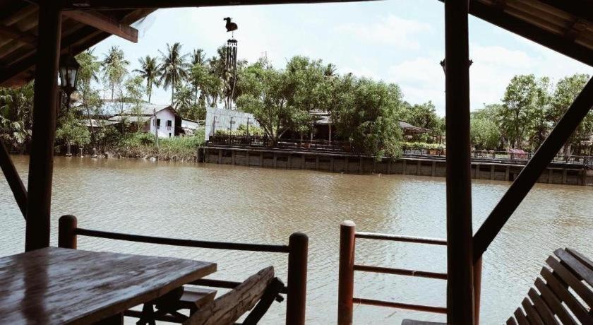Ruennamyen Resort Amphawa Samut Songkhram Exterior photo