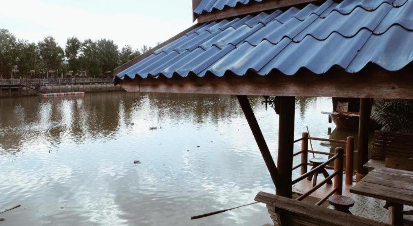 Ruennamyen Resort Amphawa Samut Songkhram Exterior photo