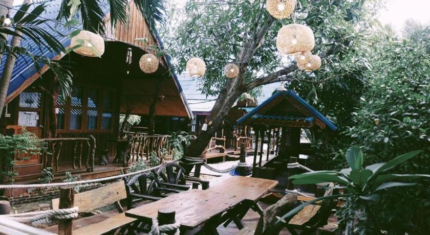 Ruennamyen Resort Amphawa Samut Songkhram Exterior photo