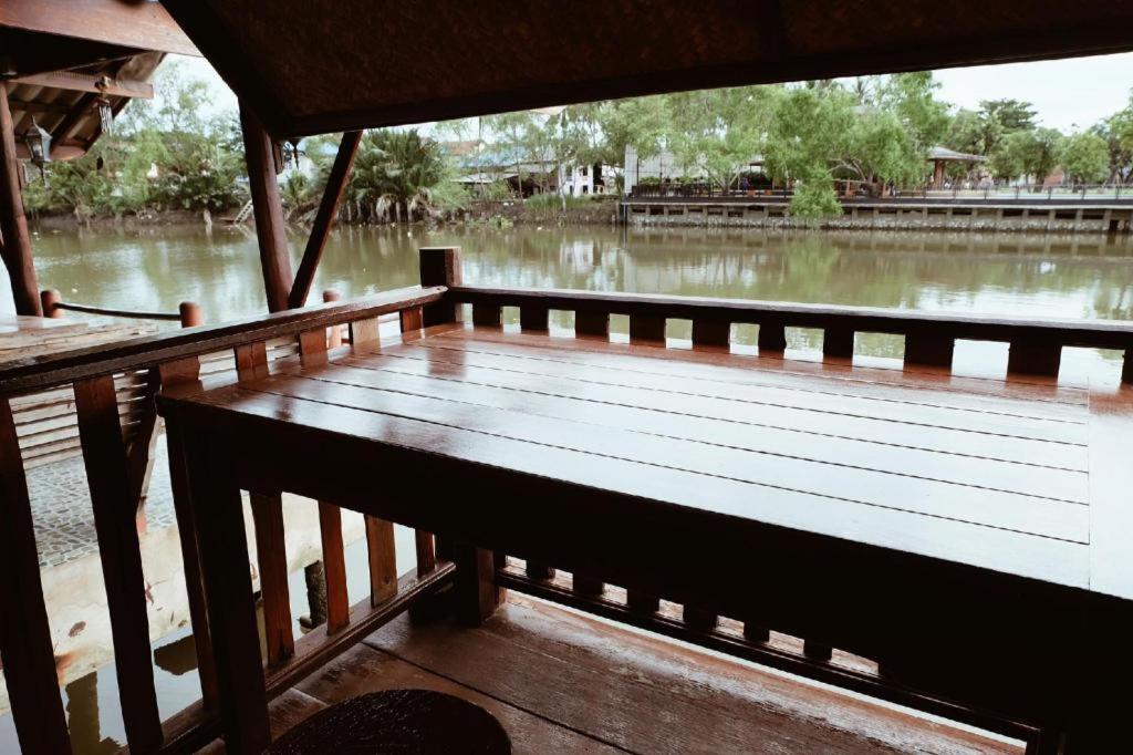 Ruennamyen Resort Amphawa Samut Songkhram Exterior photo