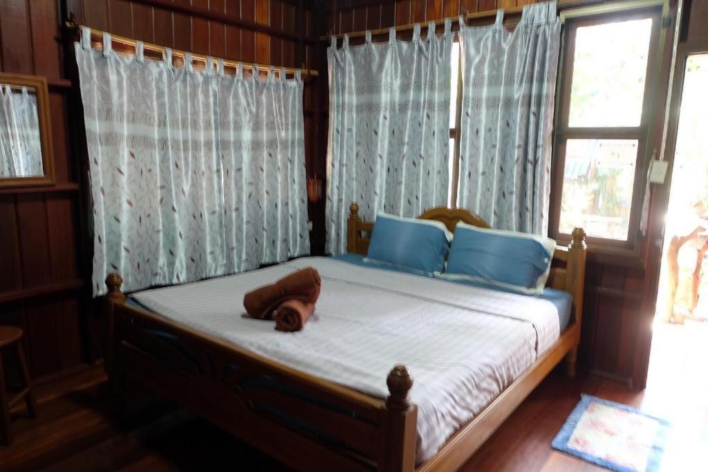 Ruennamyen Resort Amphawa Samut Songkhram Exterior photo