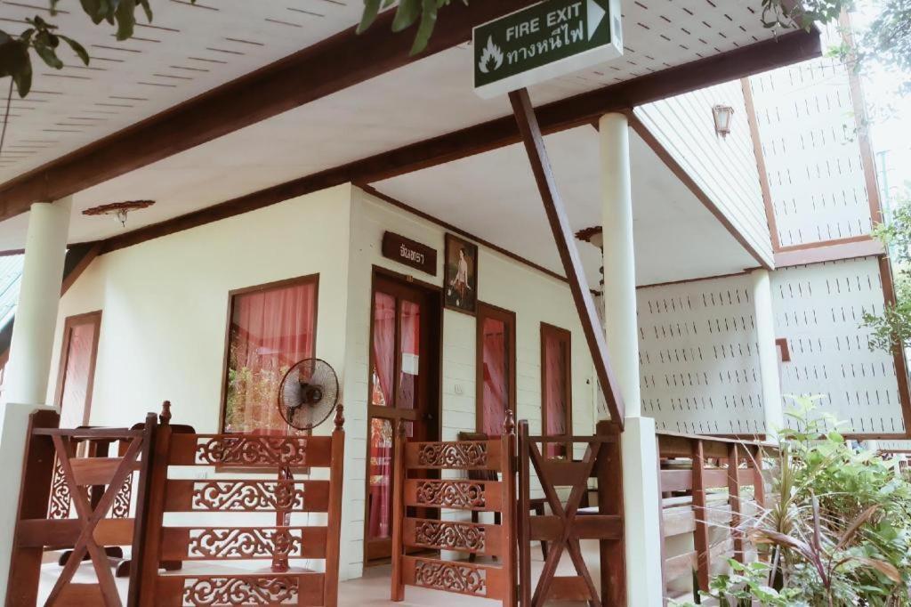 Ruennamyen Resort Amphawa Samut Songkhram Exterior photo