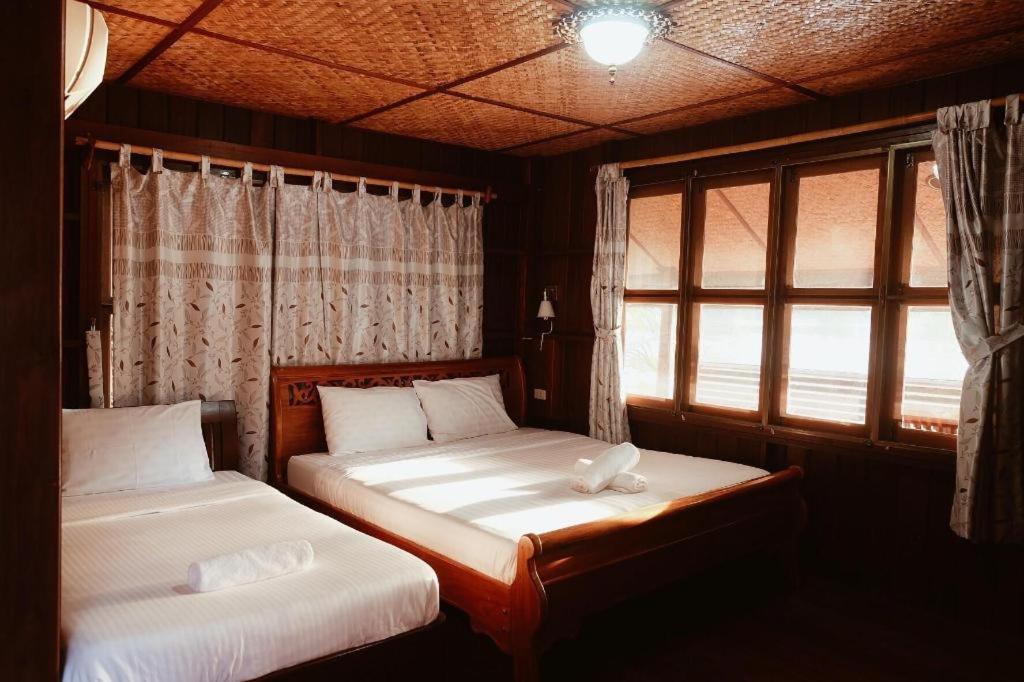 Ruennamyen Resort Amphawa Samut Songkhram Exterior photo